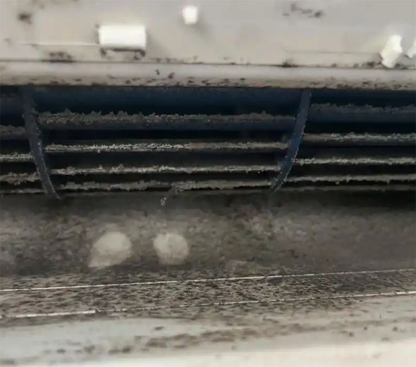 双滦空调吹的风有股烧焦味是怎么回事